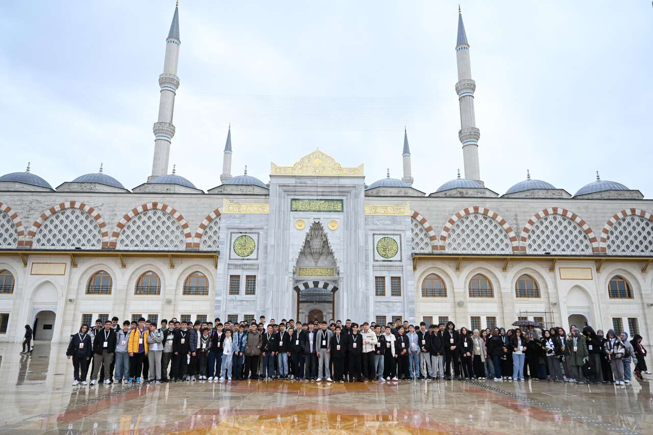 Konya Büyükşehir, öğrencileri İstanbul’a götürüyor 2